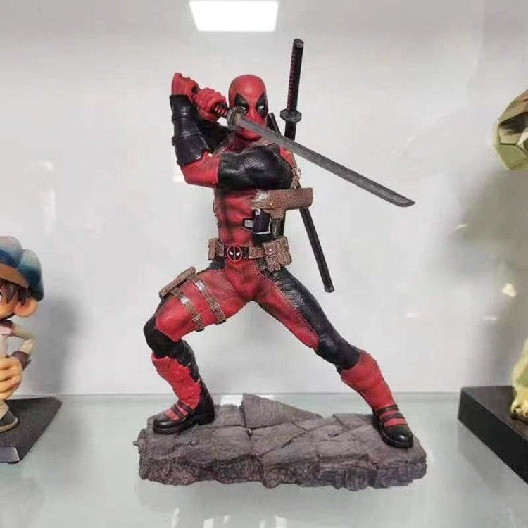 Prototypes de modèles en résine de Deadpool de haute qualité. Impression 3D personnalisée SLA et coulée sous vide.